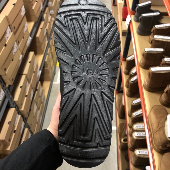 UGG Ultra Mini in black NIB - Picture 2 of 8